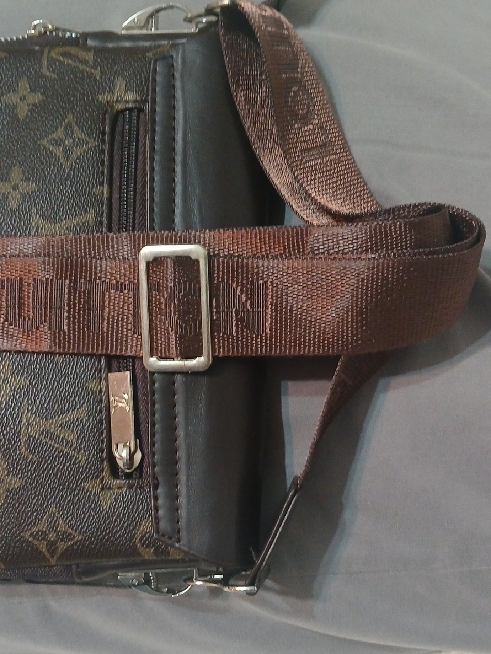 Designer Luxe Style Bag - Picture 4 of 11